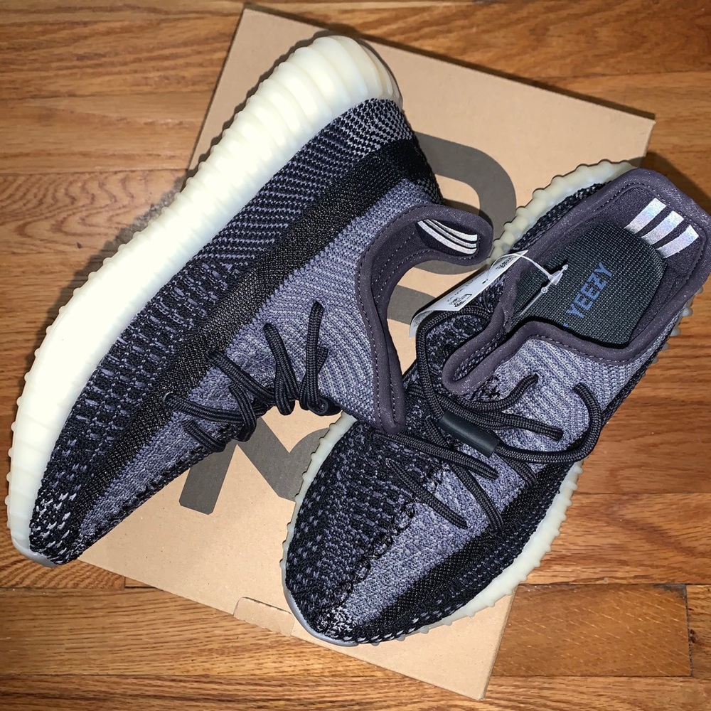 YEEZY BOOST 350 V2 “CARBON”